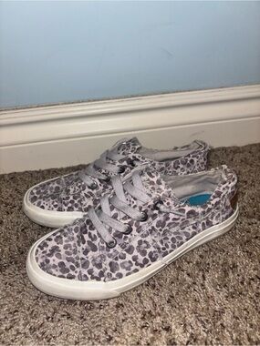 Blowfish Gray Leopard Print Women's Sneakers